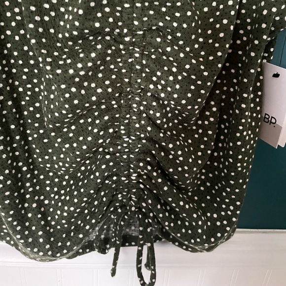 army green and white polka dot top! with synching down the middle with a bow! - Picture 4 of 6